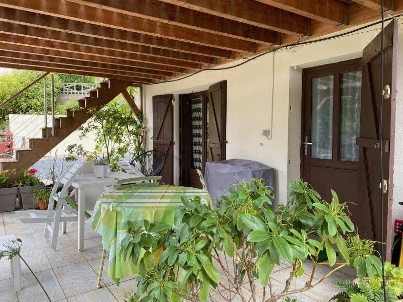 Charmant F1 Avec Terrasse Et Vue Sur Jardin Arbore - Fraicheur Naturelle Du Rez De Jardin - Parking Bellerive-sur-Allier Luaran gambar